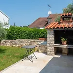 Hope - With Shared Pool Guest house Porec