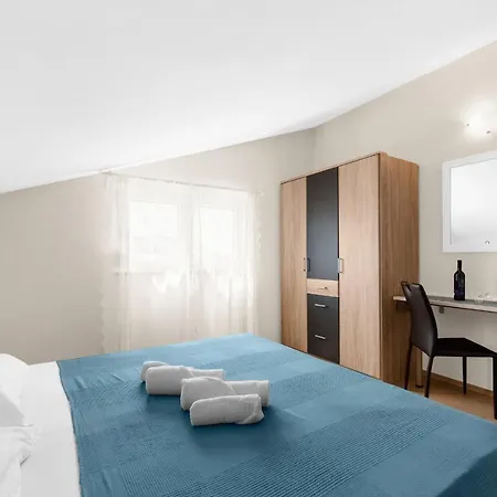 Hope - With Shared Pool ゲストハウス ポレッチ