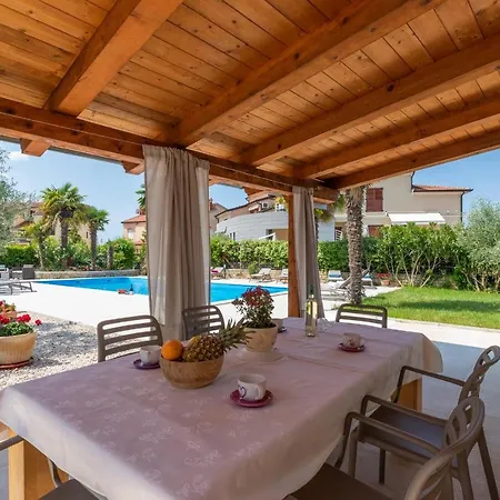 Guest house Hope - With Shared Pool Porec