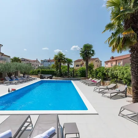 Hope - With Shared Pool ゲストハウス