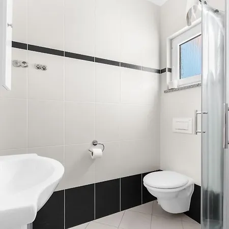 Pensión Hope - With Shared Pool 4*