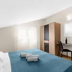 Hope - With Shared Pool بيت ضيافة بوريتش