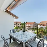 Hope - With Shared Pool بيت ضيافة