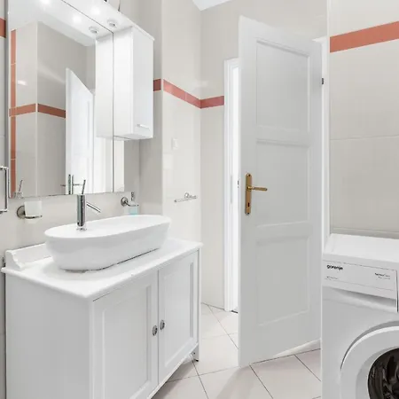 Hope - With Shared Pool Penzion Poreč