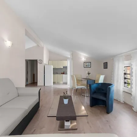 Hope - With Shared Pool Gæstehus