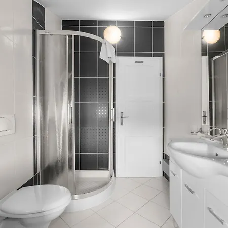 Hope - With Shared Pool Gæstehus