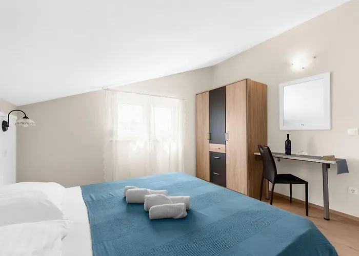 Hope - With Shared Pool Guest house Porec