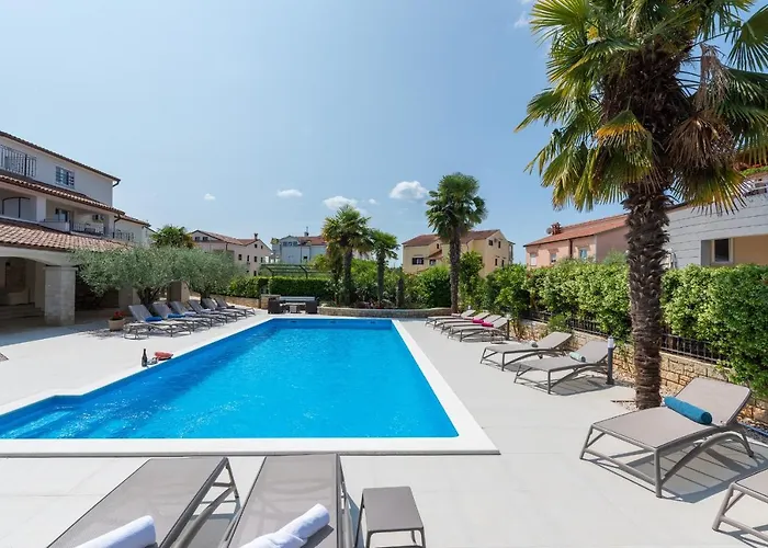 Hope - With Shared Pool Guest house