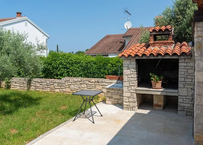 Hope - With Shared Pool Guest house Porec