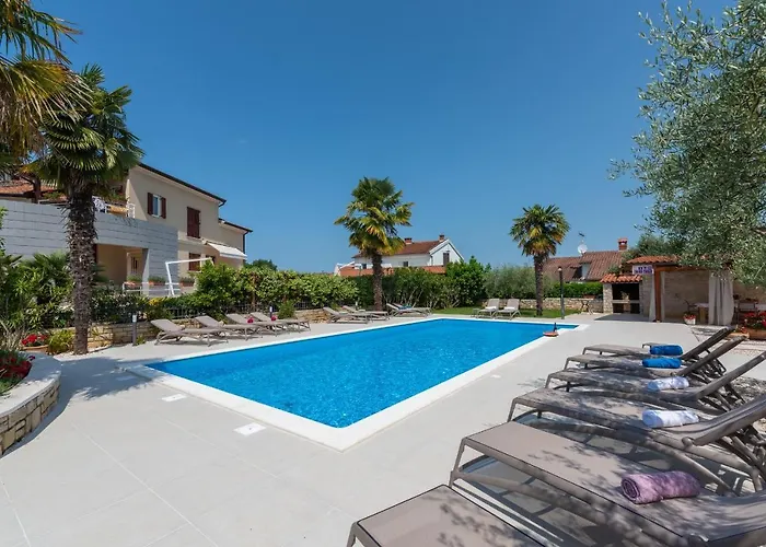 Guest house Hope - With Shared Pool 4*