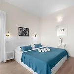 Hope - With Shared Pool Guest house