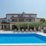 Hope - With Shared Pool Porec