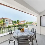 Hope - With Shared Pool Guest house Porec