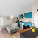 Hope - With Shared Pool Guest house