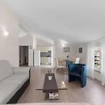 Hope - With Shared Pool Guest house