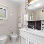 Hope - With Shared Pool Guest house 4*