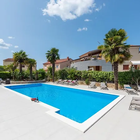 Vendégház Hope - With Shared Pool