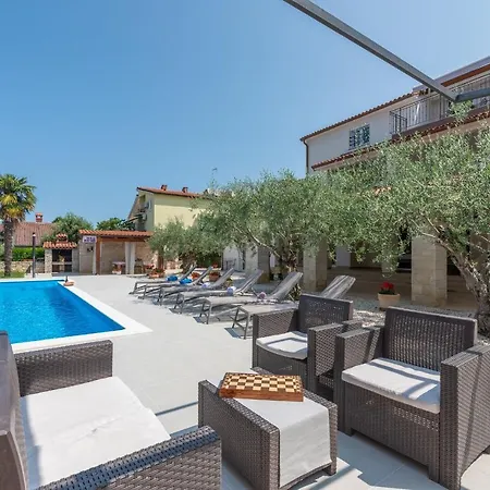 Hope - With Shared Pool Guest house