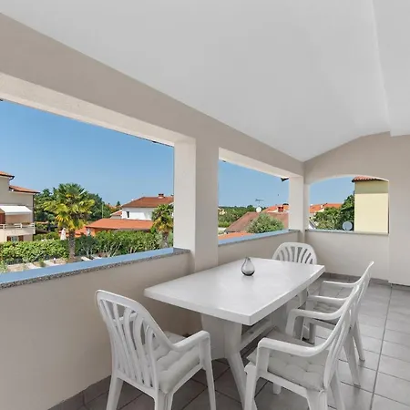 Vendégház Hope - With Shared Pool 4*