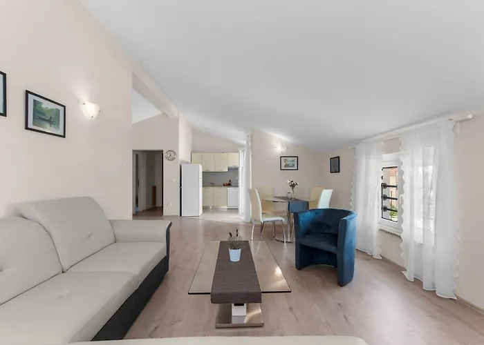 Hope - With Shared Pool Гостевой дом